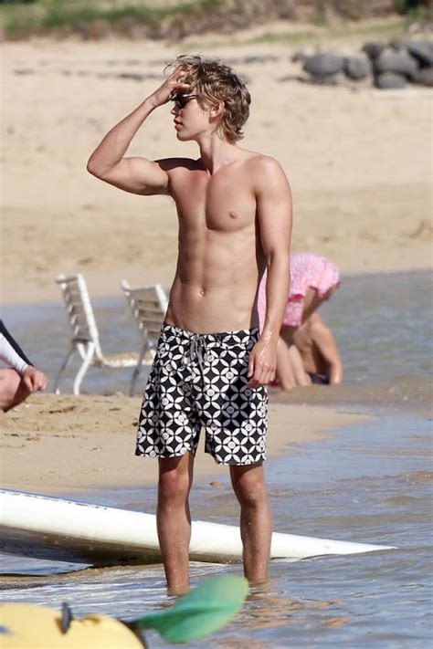 Blog De La Tele Vanessa Hudgens SURF REMO BIKINI Y AMOR EN HAWAI
