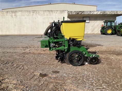 2021 John Deere 1725 Planters Integral Frederick Ok