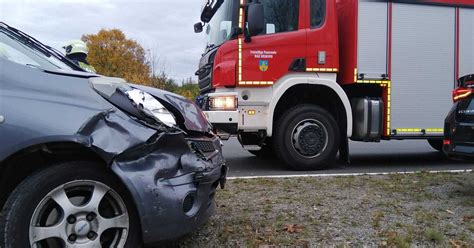 Drei Verletzte Bei Unfall Auf Der B64 In Bad Driburg Nw De