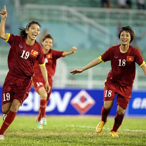 Lương Thùy Linh được khen ngợi khi thay hot girl bình luận World Cup Sao việt Việt Giải Trí