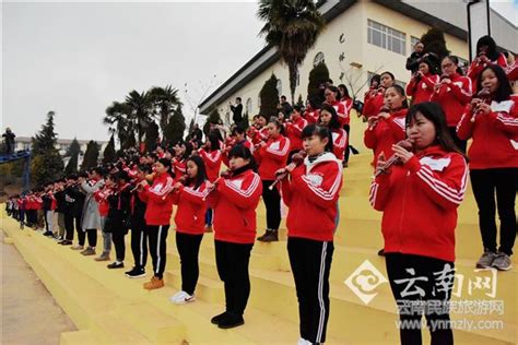 民族之乐 奏响世界 云南万人齐奏葫芦丝创世界纪录 旅游资讯 旅游云南 云南民族旅游网