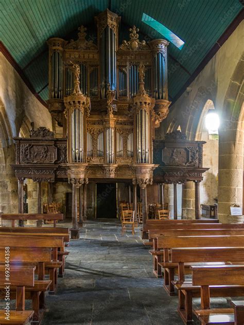 Orgue ancien de l église Saint Miliau de l enclos paroissial de