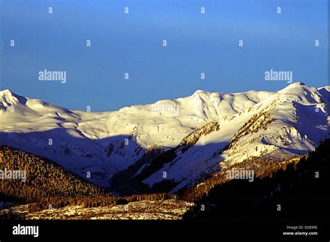 Mountains And Glaciers Near Whistle Hi Res Stock Photography And Images