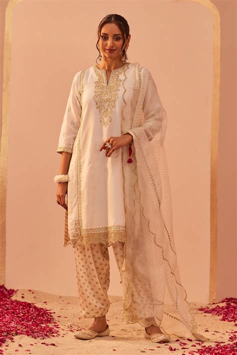 Buy Ivory Kurta Silk Chanderi Embroidery Tilla Notched Aaima Zari Set