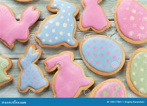 Galletas Del Pan De Jengibre De Pascua Imagen De Archivo Imagen De