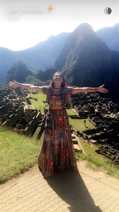 EGO Lívia Andrade comemora aniversário em Machu Picchu no Peru