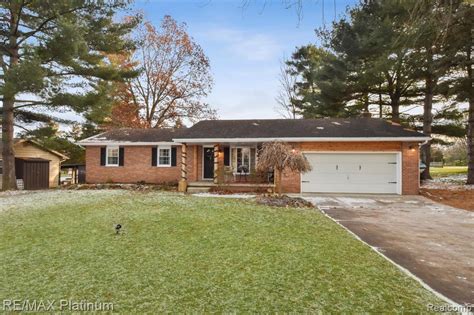 1118 Camelot Dr Putnam Twp Mi 48169 Mls 219123646 Redfin