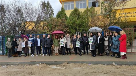 U Novom Pazaru prosvetari u znak protesta obustavili nastavu u školama