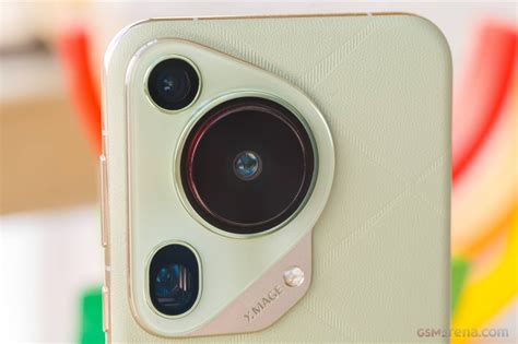 Huawei Pura 70 Ultra pictures, official photos