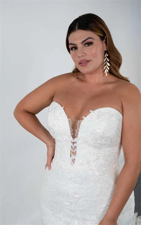 Sexy Strapless Sexy Plus Size Fit And Flare Wedding Dress