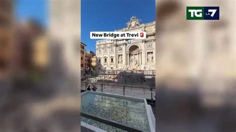 Roma Fontana Di Trevi A Secco Per Lavori Per Le Monetine Spunta Una