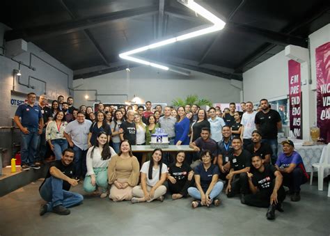 Colaboradores participam de comemoração em homenagem aos 30 anos do Grupo Hot Sat Hot Sat