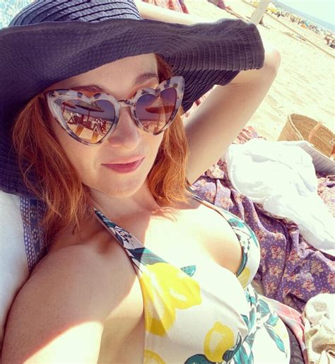 Hot Sexy Amy Beth Hayes Bikini Pics