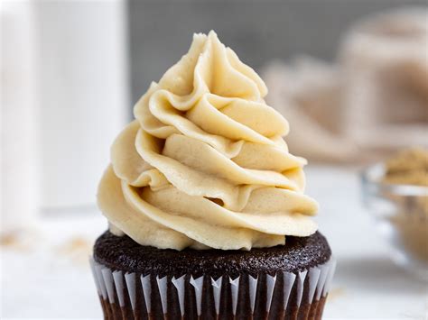 Brown Sugar Frosting: Delicious, 6-Ingredient Recipe