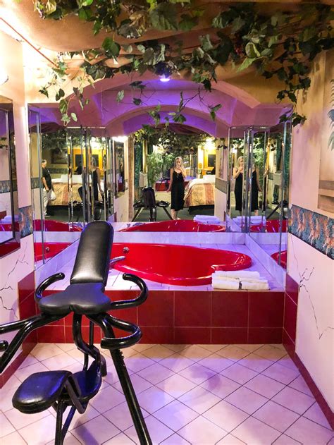 TikTok is loving themed motels with heart-shaped Jacuzzis