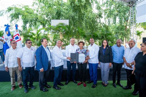 Gobierno Entrega T Tulos De Propiedad Definitivos A En Hato Mayor