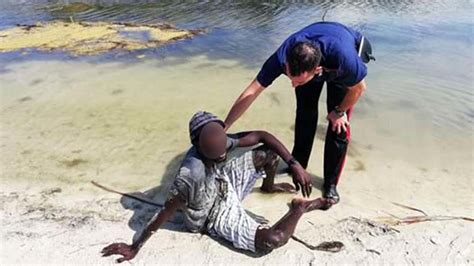 Rosignano Si Tuffa Nel Fiume Per Sfuggire E Rischia Di Annegare