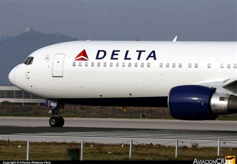 N Dn Delta Air Lines Boeing Er Aviacioncr Net