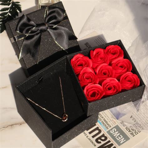 9 Heads Soap Red Rose Flower Valentine T Box Spin Necklace Box