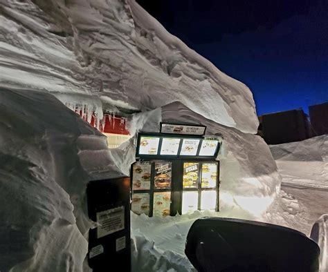 Photo Of Carl’s Jr Drive Thru In Mammoth Lake Is Going Viral