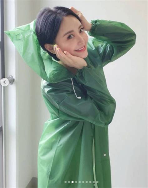 Pin By Bob Bob On Raincoats In Real Rainwear Fashion Raincoat