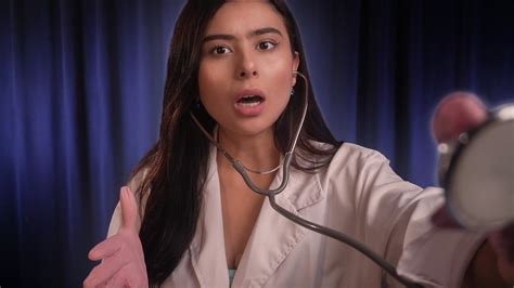 Asmr Roleplay Finjo Ser Tu Doctora Para Saber Mas De Ti Youtube