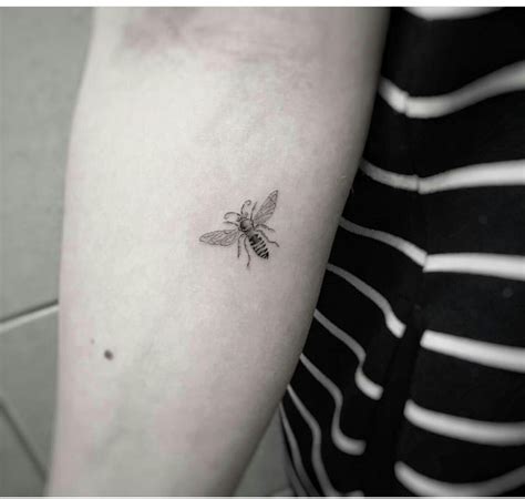 Bumble bee | Tatoo, Tatuagens, Tatuagem
