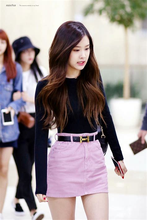 Pin By Lovelyluxy On Blackpink Rosé Outfit Blackpink Fashion Kpop