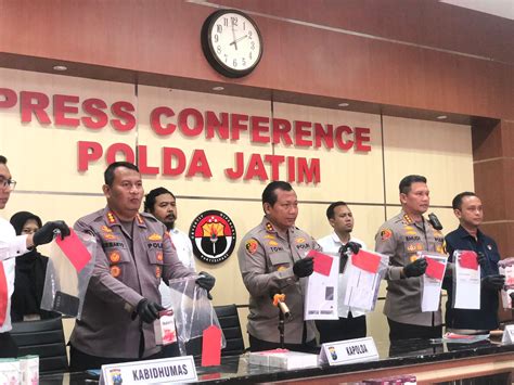 Polisi Periksa Dan Tahan Tersangka Kasus Robot Trading Atg W