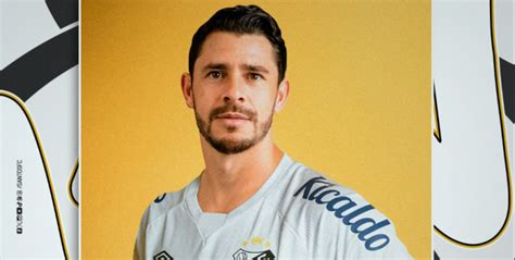 Santos anuncia a contratação de meio campista Giuliano ex Corinthians