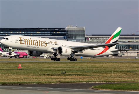 Boeing 777 300er Side View