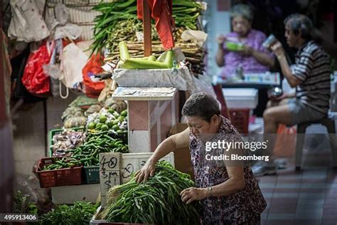 Singapore Chinatown Complex Wet Market Photos And Premium High Res