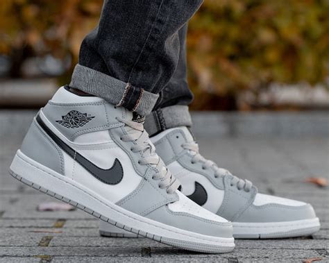 Мужские кроссовки Nike Air Jordan 1 Retro High, серые кожаные найк аир ...