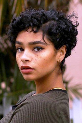 70 Sassy Short Curly Hairstyles To Wear At Any Age Doğal bukleli