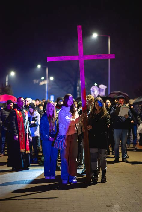 Droga krzyżowa 2024 Parafia św Mikołaja w Krobi