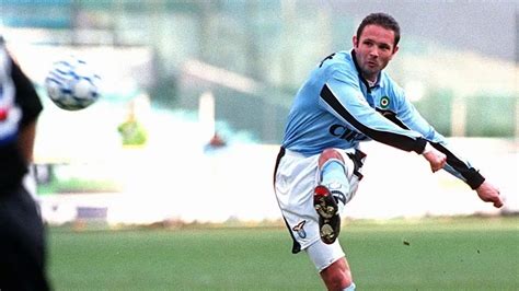 In memoria di Sinisa Mihajlovic la punizione più bella della storia