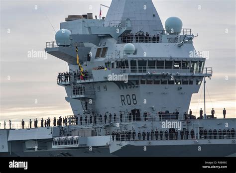 Hms Queen Elizabeth Portsmouth Hampshire Stock Photo Alamy