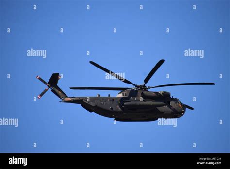 Very Big Helicopter Sky Hi Res Stock Photography And Images Alamy