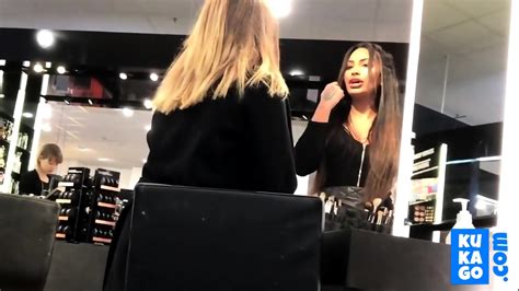 AMAZING BUSTY MILF TIGHT JEANS