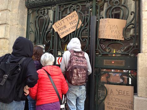 Les étudiants Manifestent à Nouveau Pour Protester Contre La Réforme De