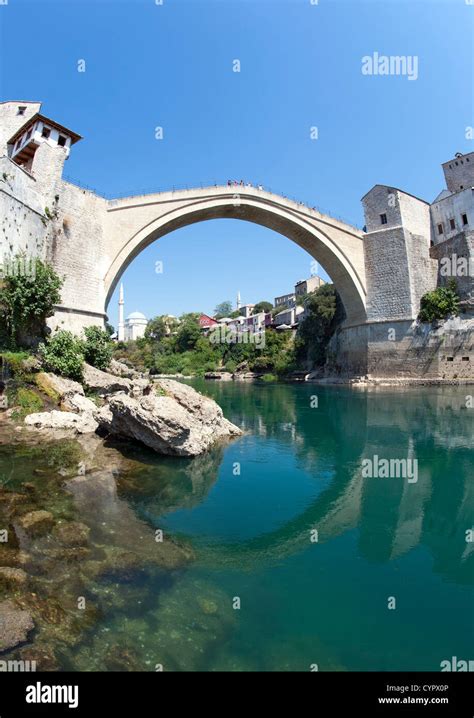 Stari Most Alte Brücke und Fluss Neretva in Mostar in Bosnien und