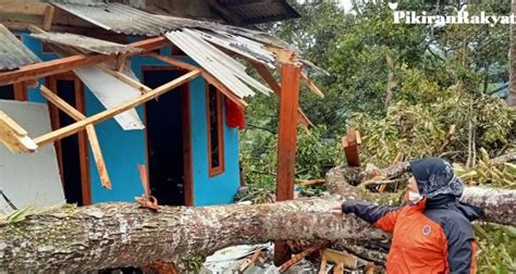 Puluhan Rumah Rusak Disapu Angin Kencang BPBD Sukabumi Keluarkan