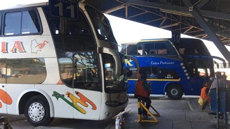 Bloqueos Indefinidos En Cochabamba Y Oruro Suspenden Salida De Buses