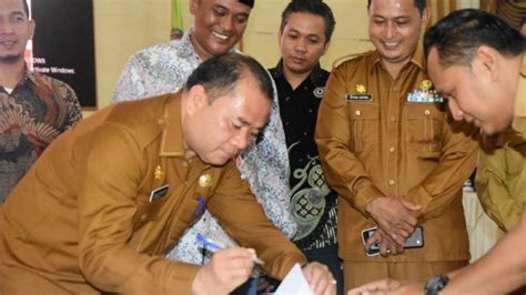 Sekda Teken Berita Acara Pendanaan Pilbup Deliserdang Tribun