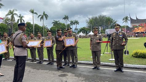 Wali Kota Eri Cahyadi Dan Satpol Pp Surabaya Raih Penghargaan Dari