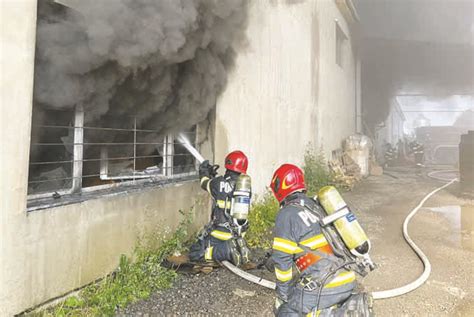 Incendiu puternic la un depozit din Ungheni Cuvântul Liber