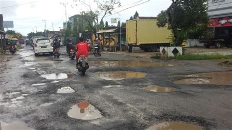 Badan Jalan Di Lintas Timur Inhu Rusak Parah SERUJI Riau