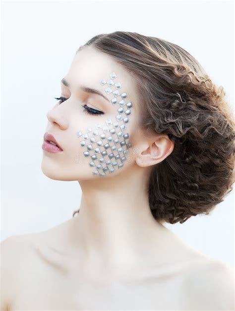 Giovane Bella Ragazza Del Brunette Con Trucco Creativo Immagine Stock Immagine Di Fiaba