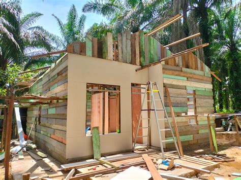 layak diapresiasi warga rw  desa kumain swadaya bedah rumah warga