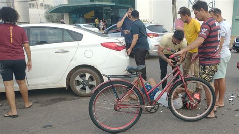 Carro avança preferencial e causa acidente grave motociclista